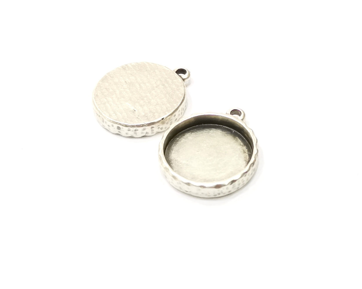 2 Silver Hammered Base Blank inlay Blank Pendant Base Resin Blank Mosaic Mountings Antique Silver Plated Metal (22mm blank )  G16808