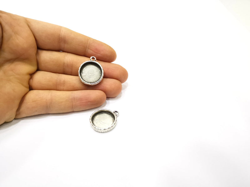 2 Silver Hammered Base Blank inlay Blank Pendant Base Resin Blank Mosaic Mountings Antique Silver Plated Metal (18mm blank )  G16814
