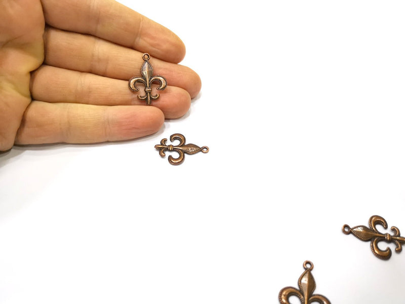 8 Copper Charm Antique Copper Charm (26x19mm) G16885