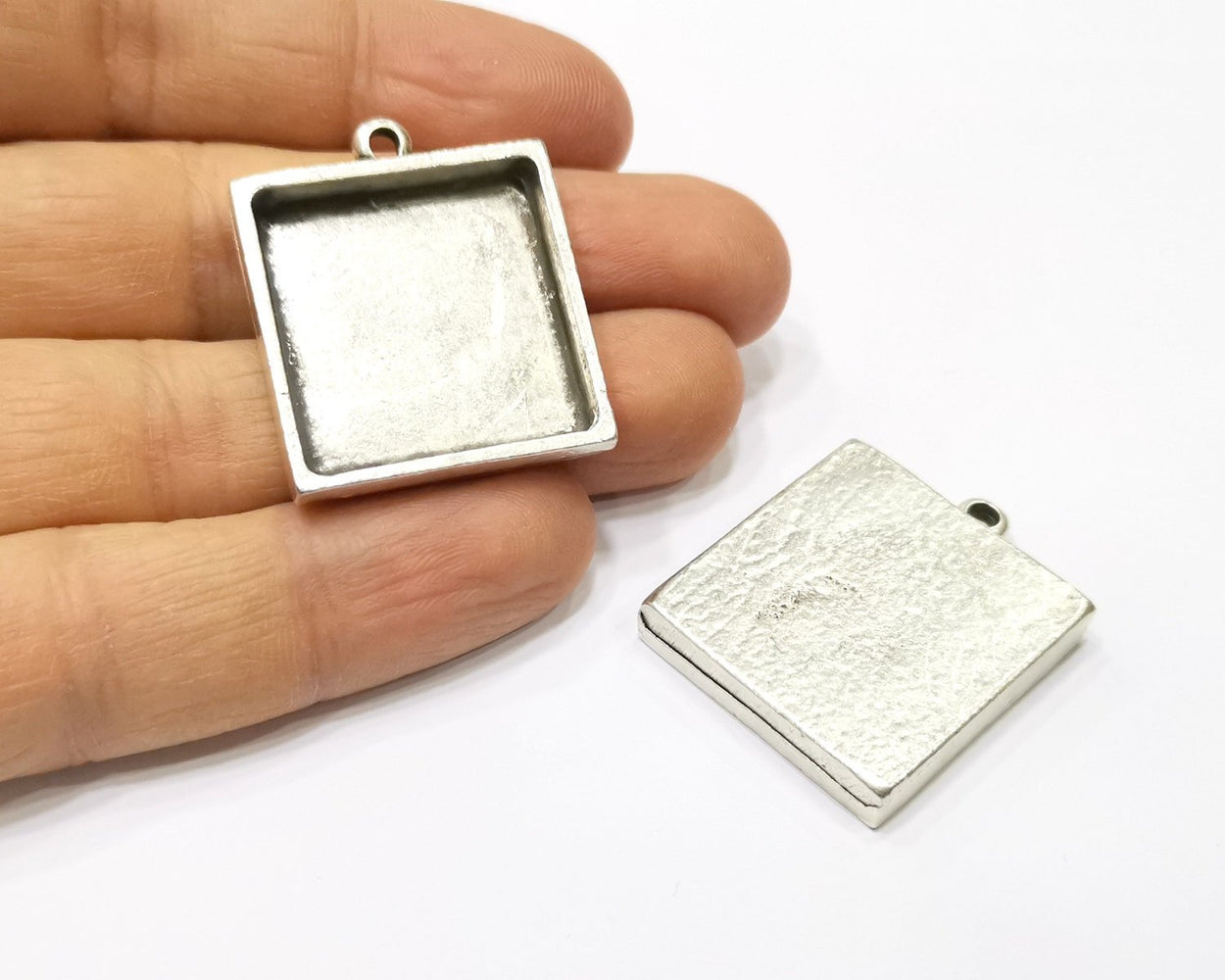 2 Silver Hammered Base Blank inlay Blank Pendant Base Resin Blank Mosaic Mountings Antique Silver Plated Metal (24x24mm blank )  G17130