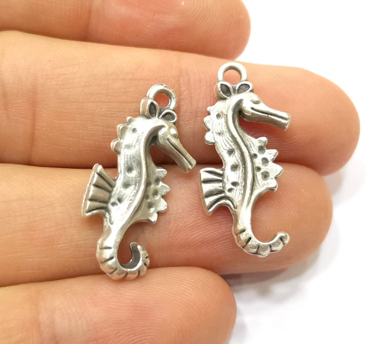 10 Seahorse Charms Antique Silver Plated Charms (28x13mm)  G18139