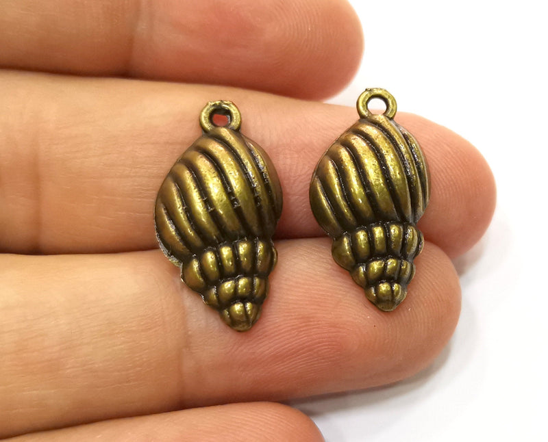 5 Conch Sea Shell Charms Antique Bronze Plated Charms (24x13mm)  G18282