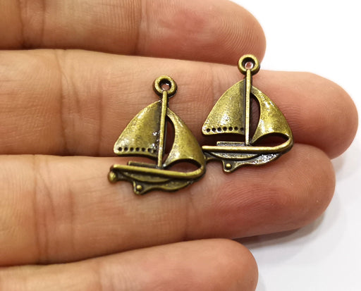 10 Sailing Ship Antique Bronze Plated Charms (23x17mm)  G18284