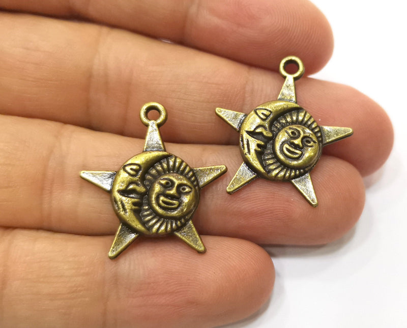 10 Sun,Moon and Star Charms Antique Bronze Plated Charms (27x24mm)  G18336