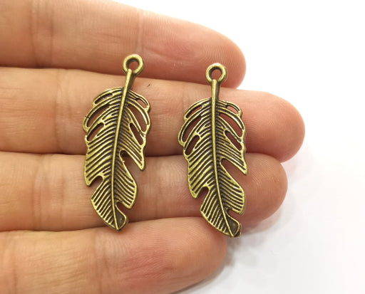 4 Feather Charms Antique Bronze Plated Charms (39x15mm)  G18530