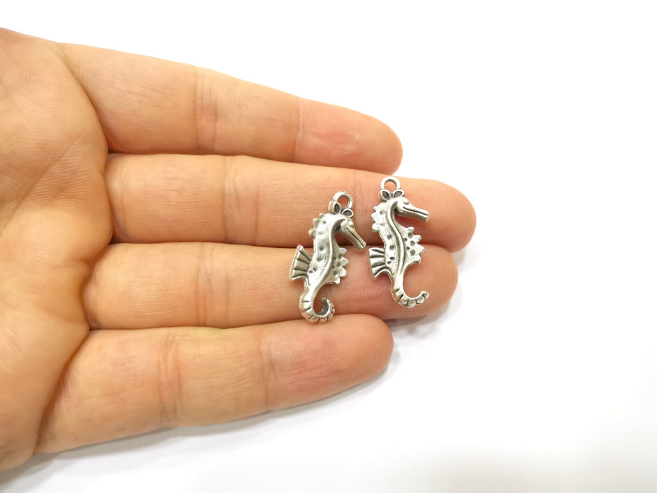 10 Seahorse Charms Antique Silver Plated Charms (28x13mm)  G18139