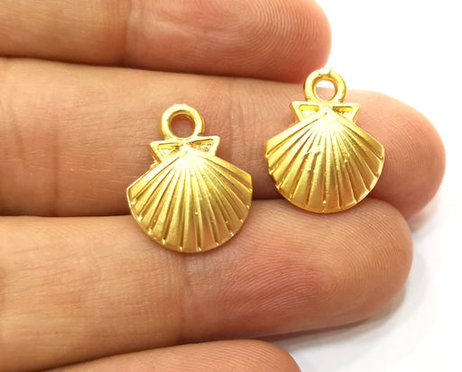 5 Sea Shell Charms Gold Plated Charms (18x14mm)  G18218