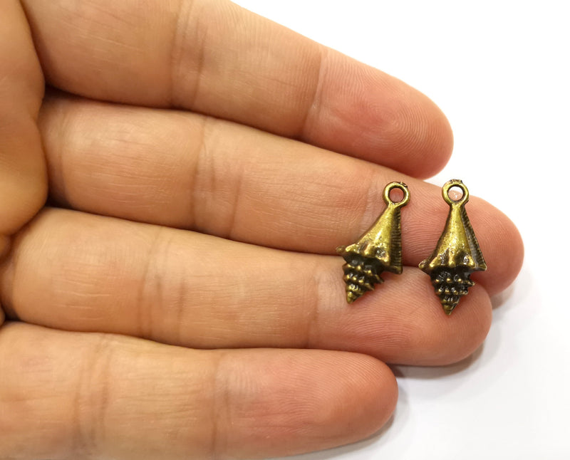 10 Conch Sea Shell Charms Antique Bronze Plated Charms (22x11mm)  G18269