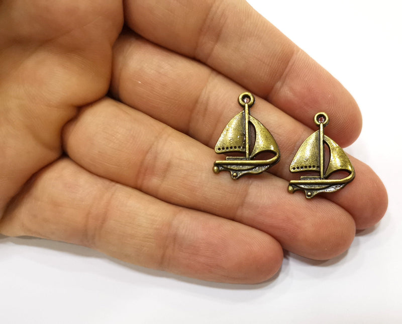 10 Sailing Ship Antique Bronze Plated Charms (23x17mm)  G18284