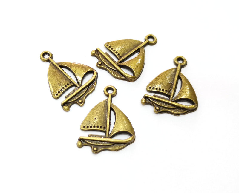 10 Sailing Ship Antique Bronze Plated Charms (23x17mm)  G18284