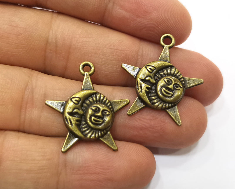 10 Sun,Moon and Star Charms Antique Bronze Plated Charms (27x24mm)  G18336