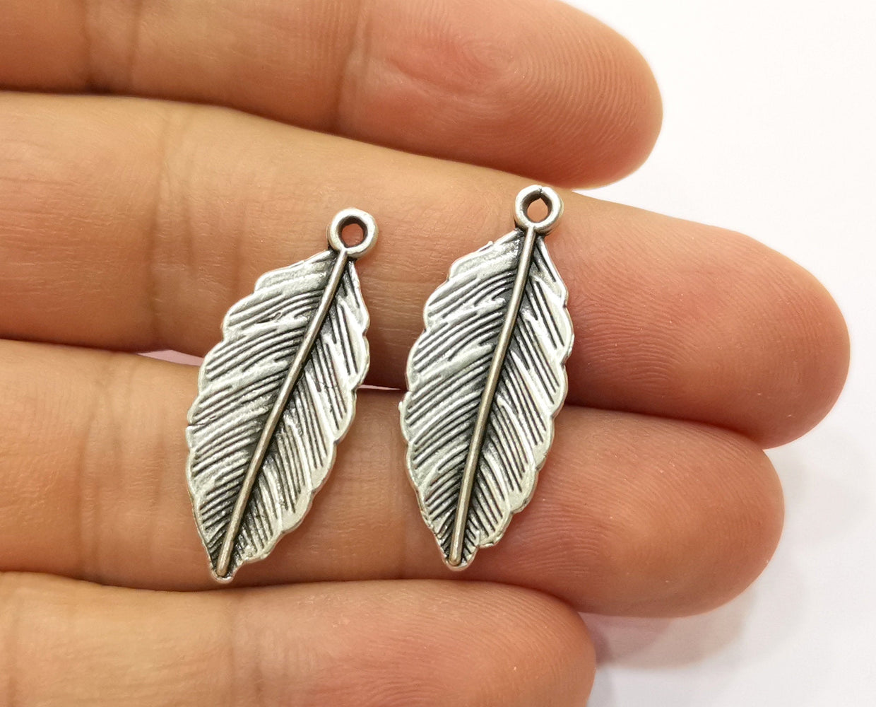 10 Feather Charms Antique Silver Plated Charms (30x12mm)  G19072