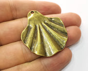 2 Sea Shell Charms Antique Bronze Plated Charms (42x38mm) G19276