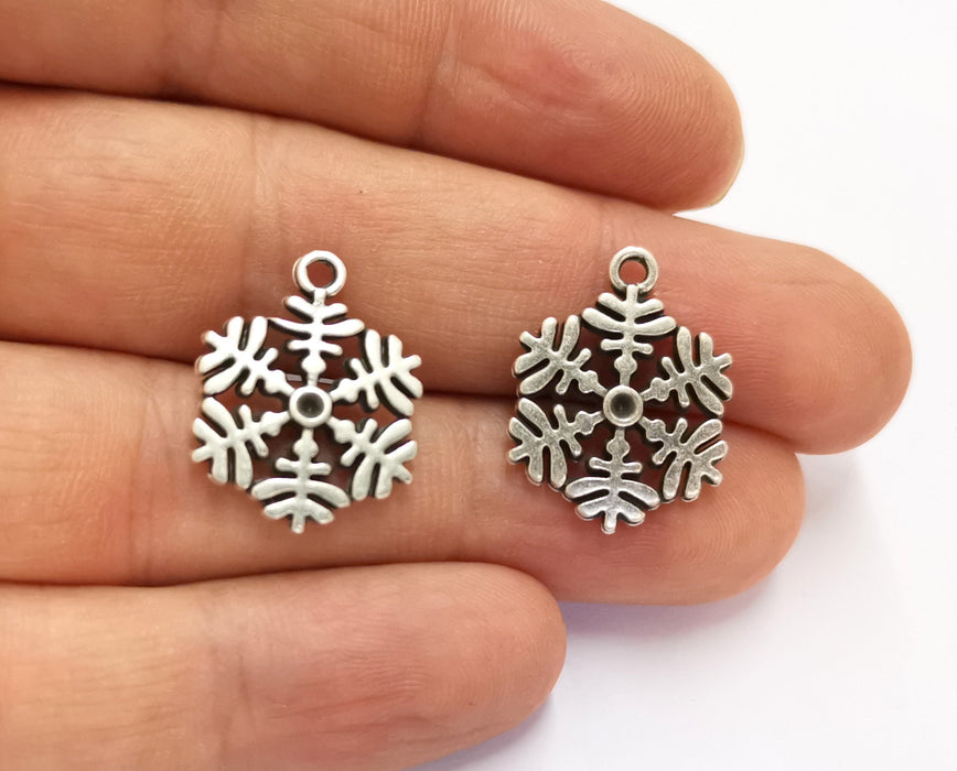 6 Snow Flake Charms Antique Silver Plated Charms (23x17mm) G19609