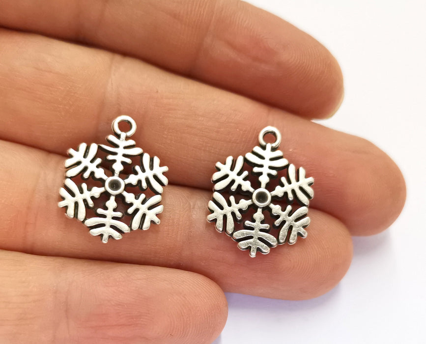 6 Snow Flake Charms Antique Silver Plated Charms (23x17mm) G19609