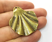 2 Sea Shell Charms Antique Bronze Plated Charms (42x38mm) G19276