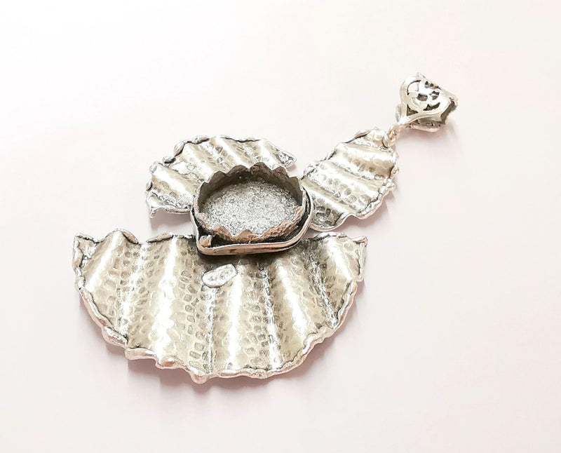 Hammered Wavy Pendant Blank Resin Bezel Mosaic Mountings Antique Silver Plated Brass (94x60mm)(20mm Bezel Size)  G19935
