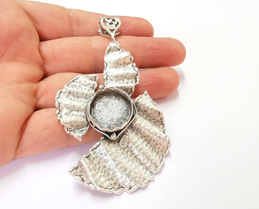 Hammered Wavy Pendant Blank Resin Bezel Mosaic Mountings Antique Silver Plated Brass (94x60mm)(20mm Bezel Size)  G19935
