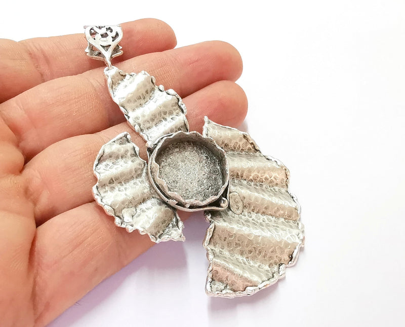 Hammered Wavy Pendant Blank Resin Bezel Mosaic Mountings Antique Silver Plated Brass (94x60mm)(20mm Bezel Size)  G19935