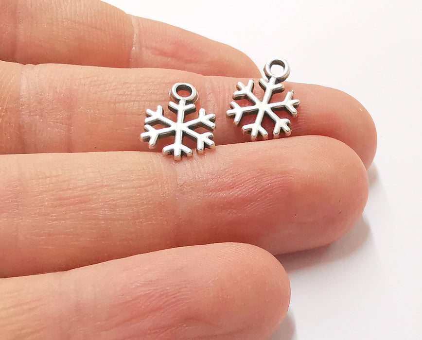 20 Snow Flake Charms Antique Silver Plated Charms (15x10mm) G19954