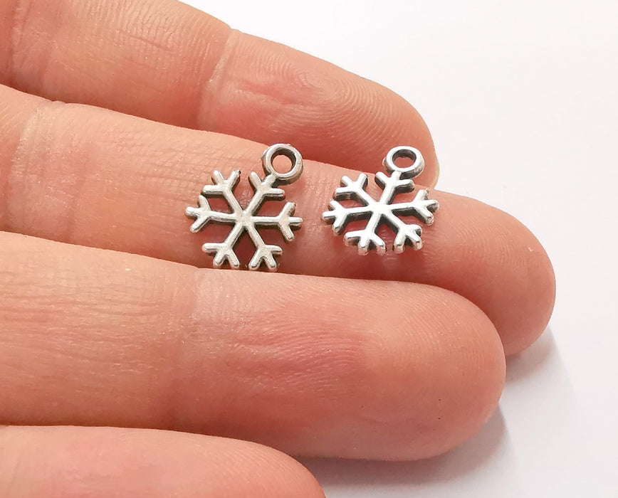 20 Snow Flake Charms Antique Silver Plated Charms (15x10mm) G19954