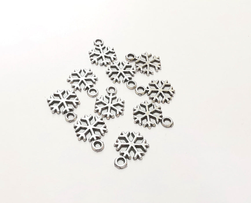 20 Snow Flake Charms Antique Silver Plated Charms (15x10mm) G19954