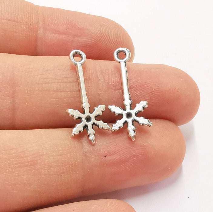 10 Snow Flake Charms Antique Silver Plated Charms (24x10mm) G26314