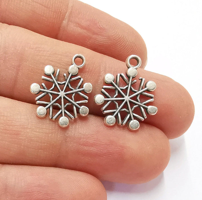 10 Snow Flake Charms Antique Silver Plated Charms (20x16mm) G26315