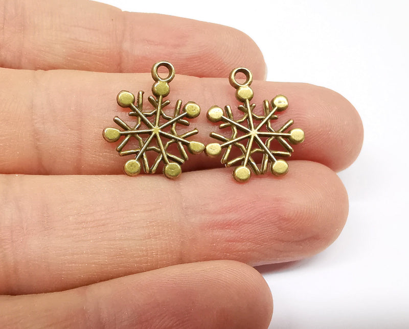 10 Snow Flake Charms Antique Bronze Plated Charms (20x16mm) G19975