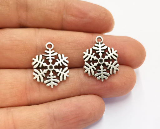 6 Snow Flake Charms Antique Silver Plated Charms (23x17mm) G19609