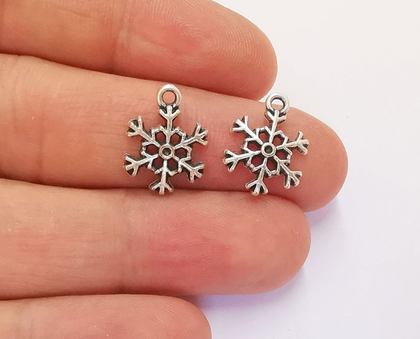 10 Snow Flake Charms Antique Silver Plated Charms (17x13mm) G20386