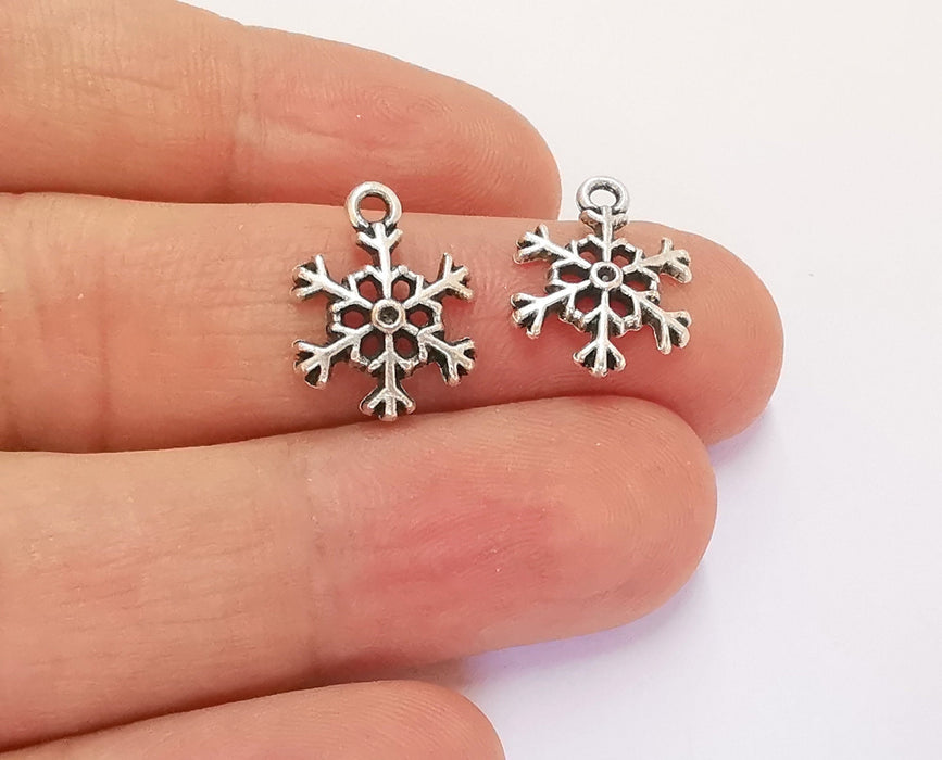 10 Snow Flake Charms Antique Silver Plated Charms (17x13mm) G20386