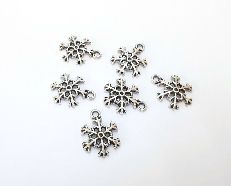 10 Snow Flake Charms Antique Silver Plated Charms (17x13mm) G20386