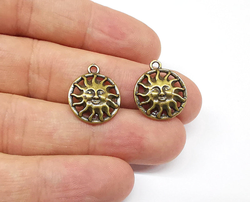 5 Sun Charms Antique Bronze Plated Charms (19x16mm)  G19885