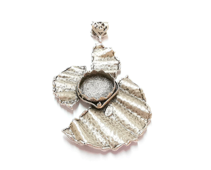 Hammered Wavy Pendant Blank Resin Bezel Mosaic Mountings Antique Silver Plated Brass (94x60mm)(20mm Bezel Size)  G19935