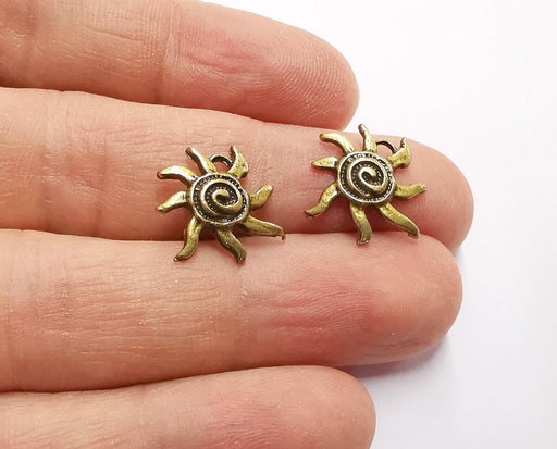 10 Sun Charms Antique Bronze Plated Charms (16x15mm) G20514