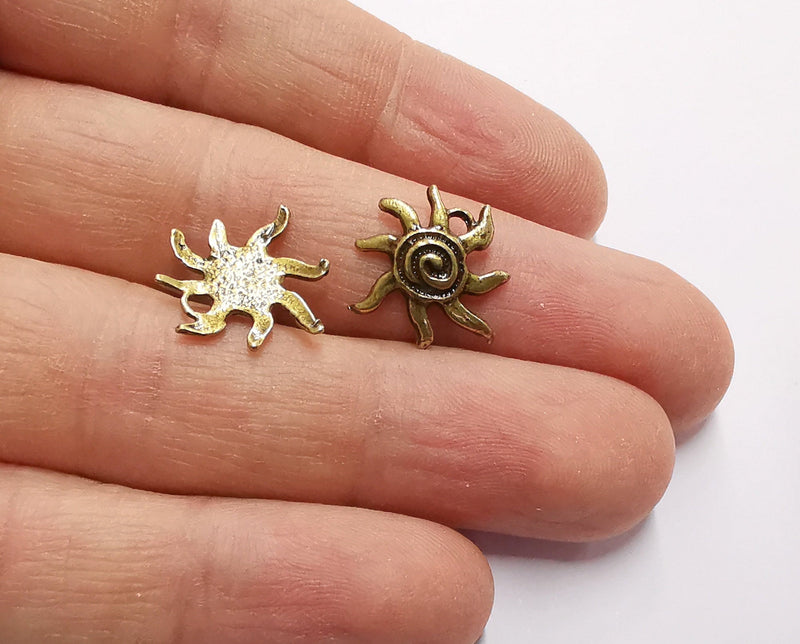 10 Sun Charms Antique Bronze Plated Charms (16x15mm) G20514