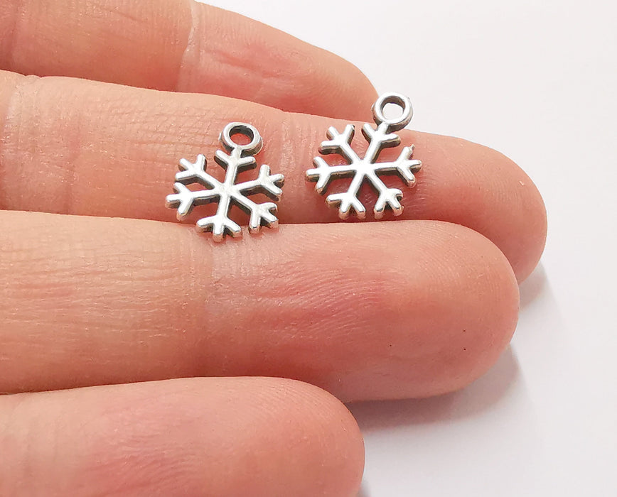 20 Snow Flake Charms Antique Silver Plated Charms (15x10mm) G19954