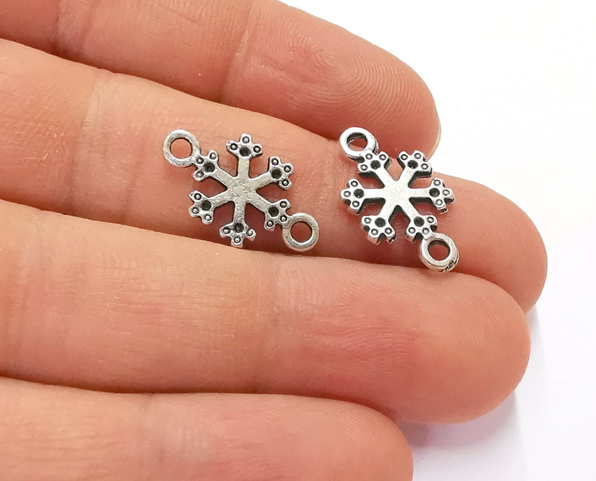 10 Snow Flake Connector Charms Antique Silver Plated Charms (20x11mm) G19957