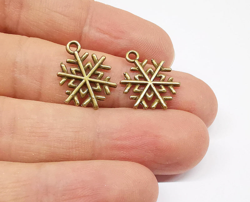 10 Snow Flake Charms Antique Bronze Plated Charms (19x15mm) G19972