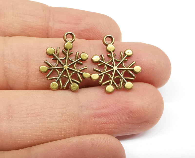 10 Snow Flake Charms Antique Bronze Plated Charms (20x16mm) G19975