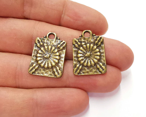 4 Flower Charms Antique Bronze Plated Charms Double Sided (sides are different)(25x17mm)  G20605