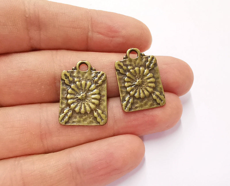 4 Flower Charms Antique Bronze Plated Charms Double Sided (sides are different)(25x17mm)  G20605