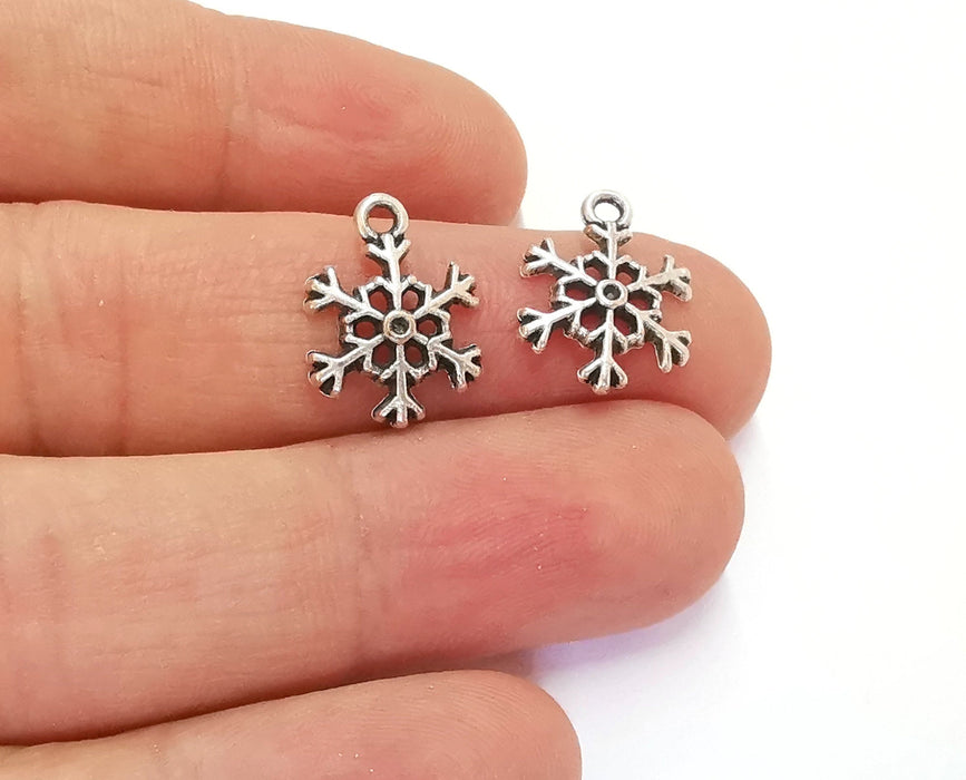 10 Snow Flake Charms Antique Silver Plated Charms (17x13mm) G20386