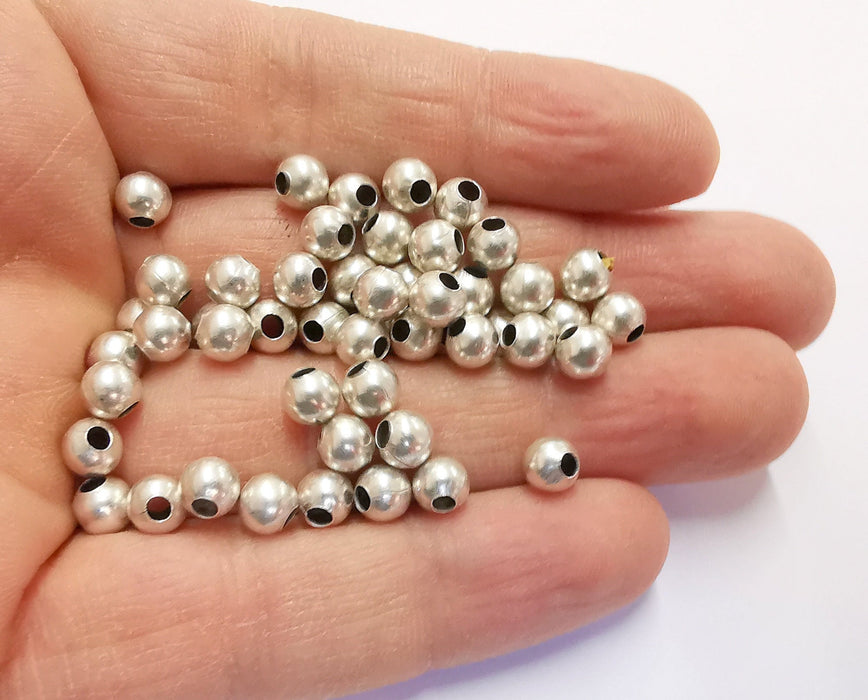 20 Silver Round  Beads Antique Silver Plated Beads (6mm) G25130