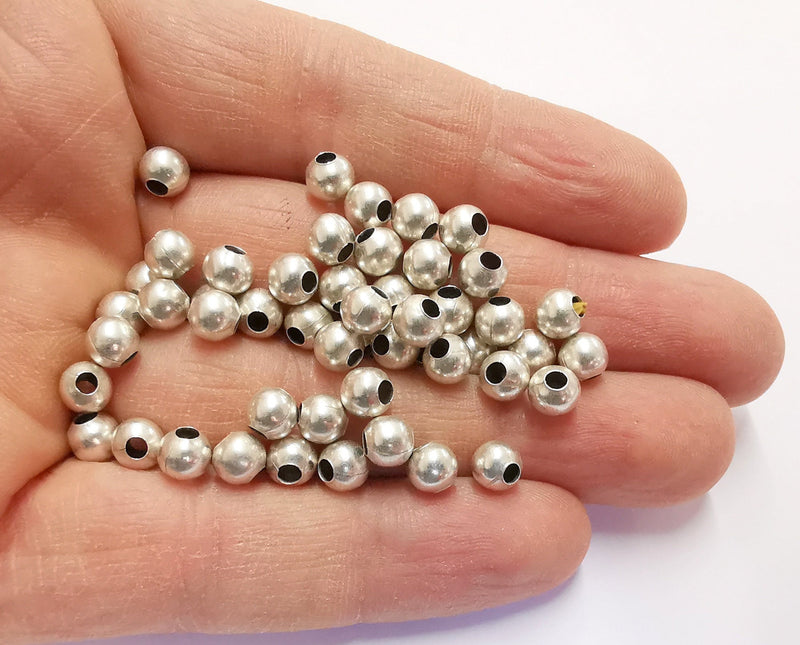 20 Silver Round  Beads Antique Silver Plated Beads (6mm) G25130