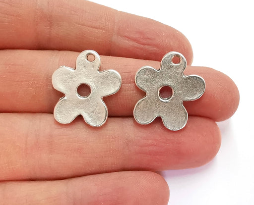 4 Daisy Charms Flower Charms Antique Silver Plated Charms (21x19mm)  G20964