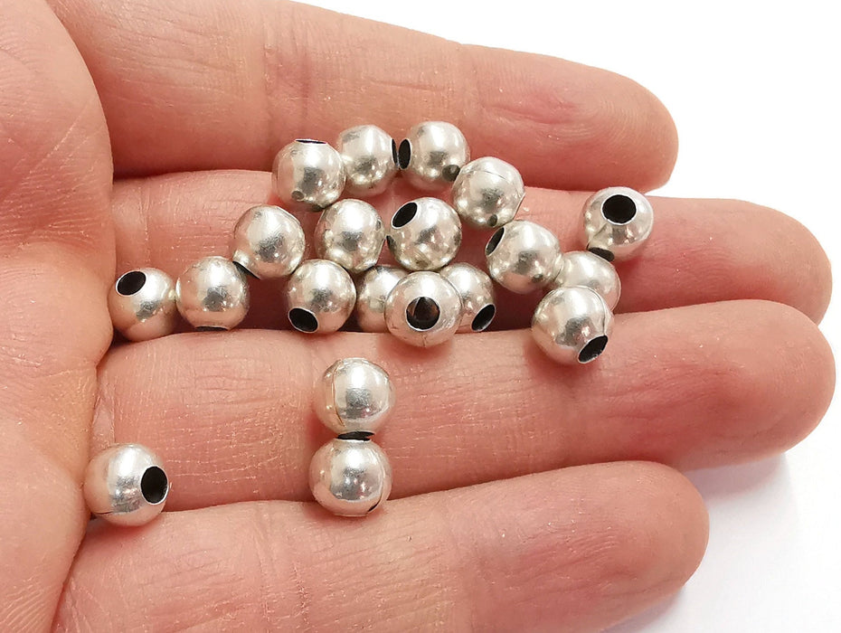 10 Silver Round Beads Antique Silver Plated Beads (8mm) G23037