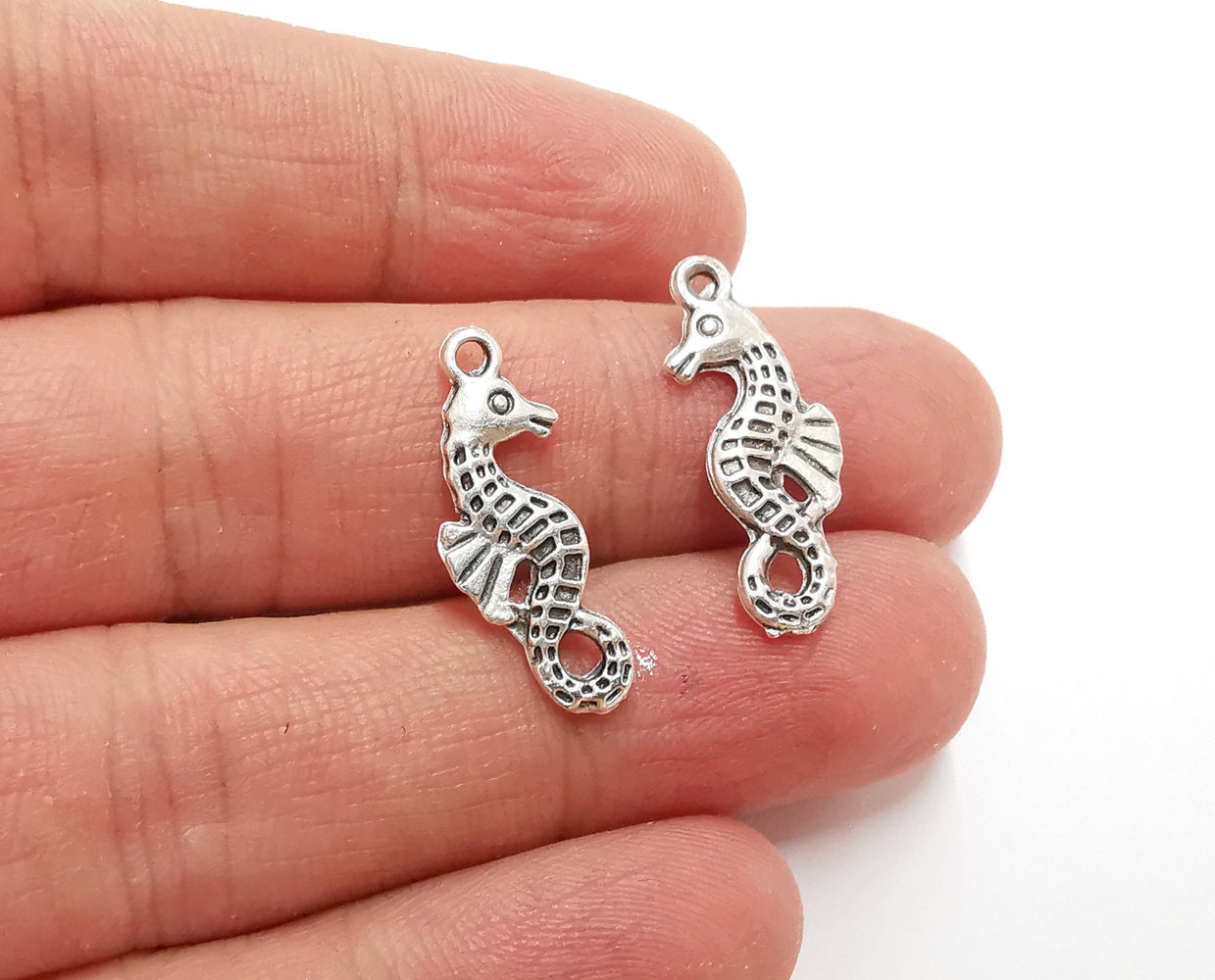10 Seahorse Charms Antique Silver Plated Charms (25x9mm)  G21335