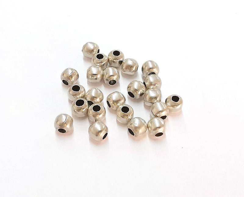 20 Silver Round Beads Antique Silver Plated Beads (5mm) G21387